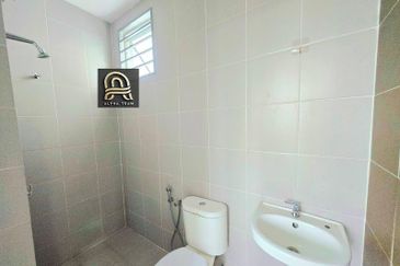 Gated & Guarded Garden Villa Townhouse (3R2B,2CP) Tmn Tasik Semenyih