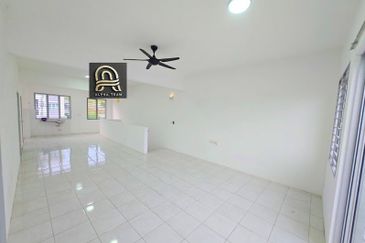 Gated & Guarded Garden Villa Townhouse (3R2B,2CP) Tmn Tasik Semenyih