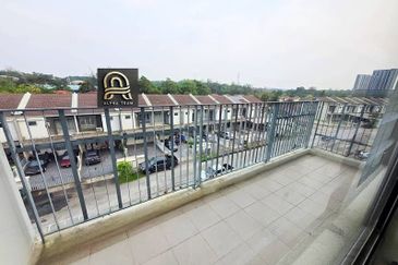 Gated & Guarded Garden Villa Townhouse (3R2B,2CP) Tmn Tasik Semenyih