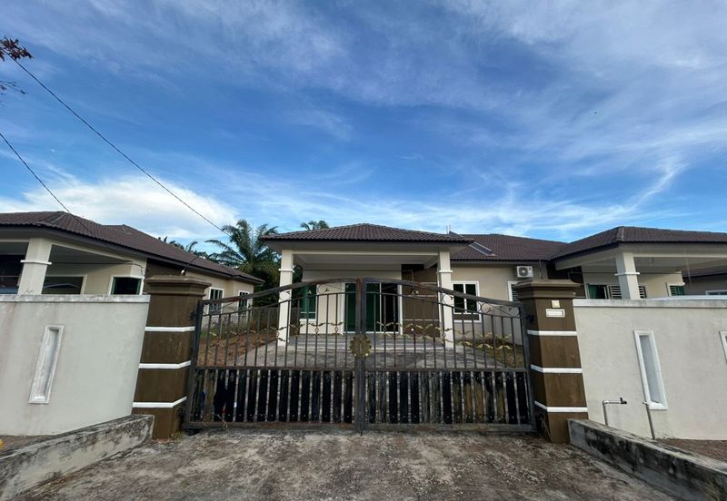 Single Storey Semi D Near to Bandar Muar Below Market
