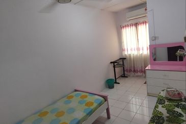 Taman Pinggiran Putra