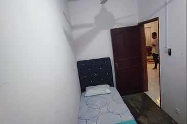 Taman Pinggiran Putra