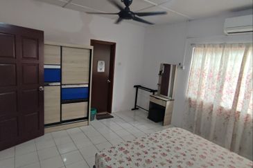 Taman Pinggiran Putra