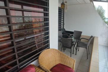 Paradise Lagoon Apartment