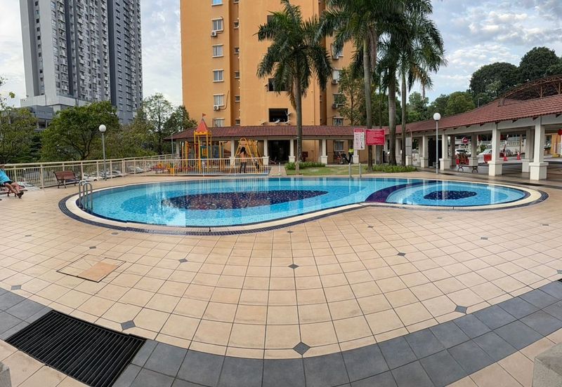 Puteri Bayu Apartment