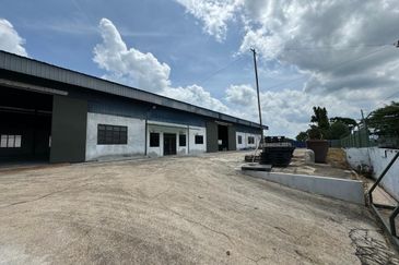 Kawasan Perindustrian Alor Gajah - Warehouse Factory for Rent