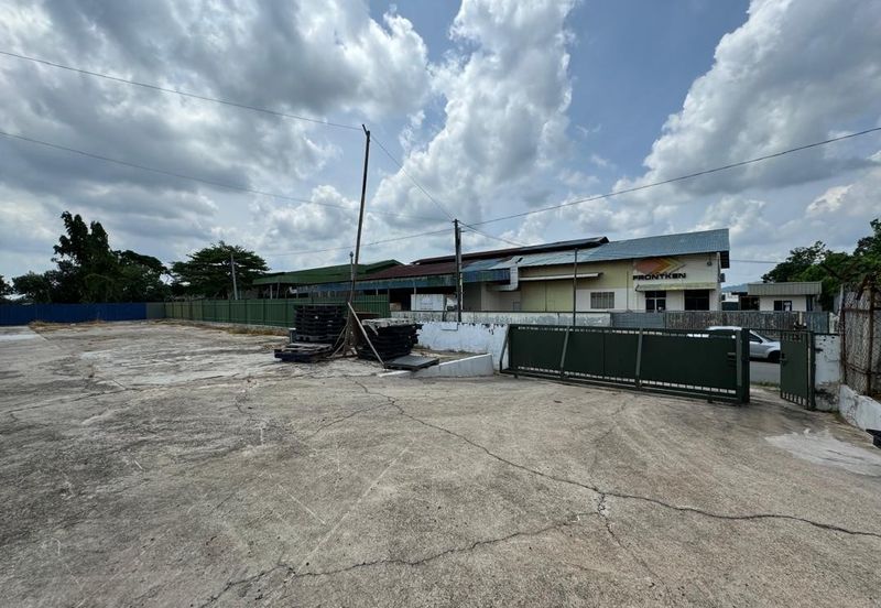 Kawasan Perindustrian Alor Gajah - Warehouse Factory for Rent