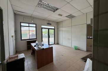Kawasan Perindustrian Alor Gajah - Warehouse Factory for Rent