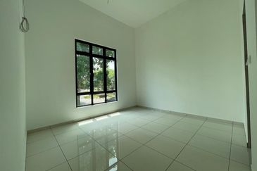 🏡 Taman Sutera Seksyen 2, Batu Berendam | Double Storey Corner Bungalow for Sale! ✈️