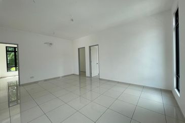 🏡 Taman Sutera Seksyen 2, Batu Berendam | Double Storey Corner Bungalow for Sale! ✈️