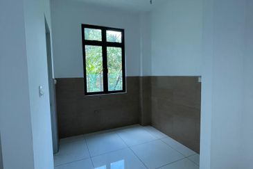 🏡 Taman Sutera Seksyen 2, Batu Berendam | Double Storey Corner Bungalow for Sale! ✈️