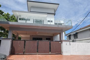 🏡 Taman Sutera Seksyen 2, Batu Berendam | Double Storey Corner Bungalow for Sale! ✈️