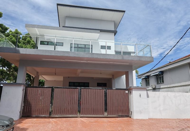 🏡 Taman Sutera Seksyen 2, Batu Berendam | Double Storey Corner Bungalow for Sale! ✈️