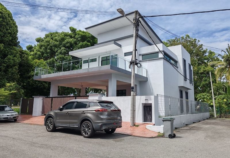 🏡 Taman Sutera Seksyen 2, Batu Berendam | Double Storey Corner Bungalow for Sale! ✈️