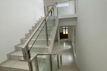 🏡 Taman Sutera Seksyen 2, Batu Berendam | Double Storey Corner Bungalow for Sale! ✈️