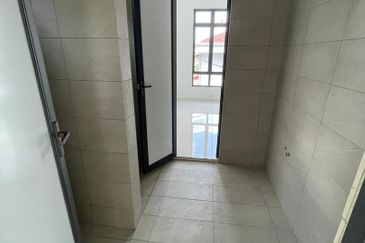 🏡 Taman Sutera Seksyen 2, Batu Berendam | Double Storey Corner Bungalow for Sale! ✈️