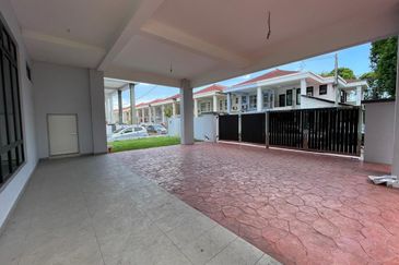 🏡 Taman Sutera Seksyen 2, Batu Berendam | Double Storey Corner Bungalow for Sale! ✈️