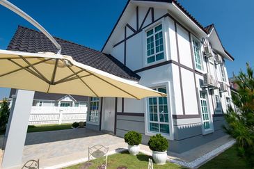 Taman Anjung Gapam – 1.5 Storey Corner Bungalow | Showhouse Unit | Fully Furnished | 5R3B | RM800K (Nego)