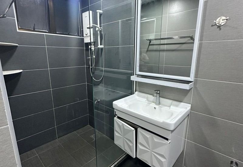 Straits Court Condominium Pasir Emas