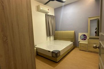 Straits Court Condominium Pasir Emas