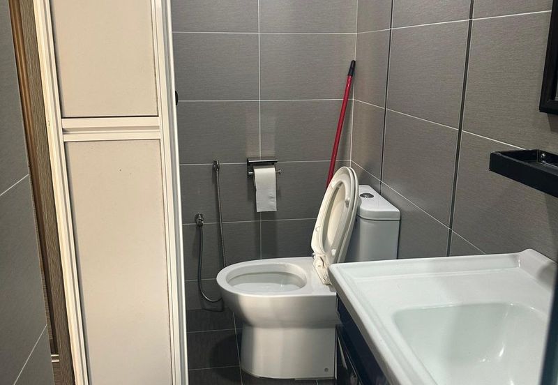 Straits Court Condominium Pasir Emas