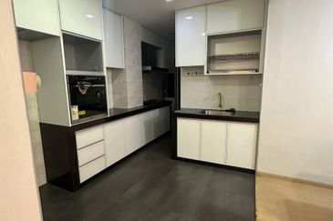 Straits Court Condominium Pasir Emas