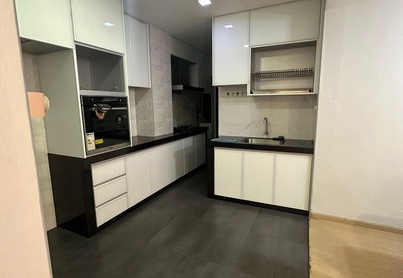 Straits Court Condominium Pasir Emas