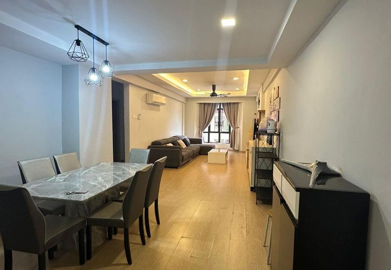 Straits Court Condominium Pasir Emas