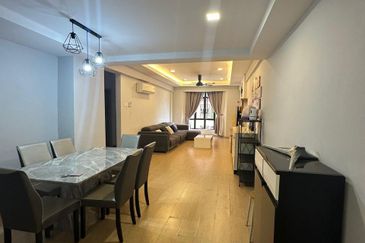 Straits Court Condominium Pasir Emas