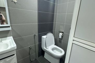 Straits Court Condominium Pasir Emas