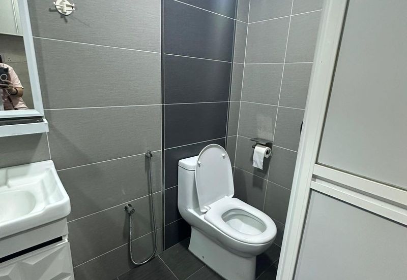 Straits Court Condominium Pasir Emas