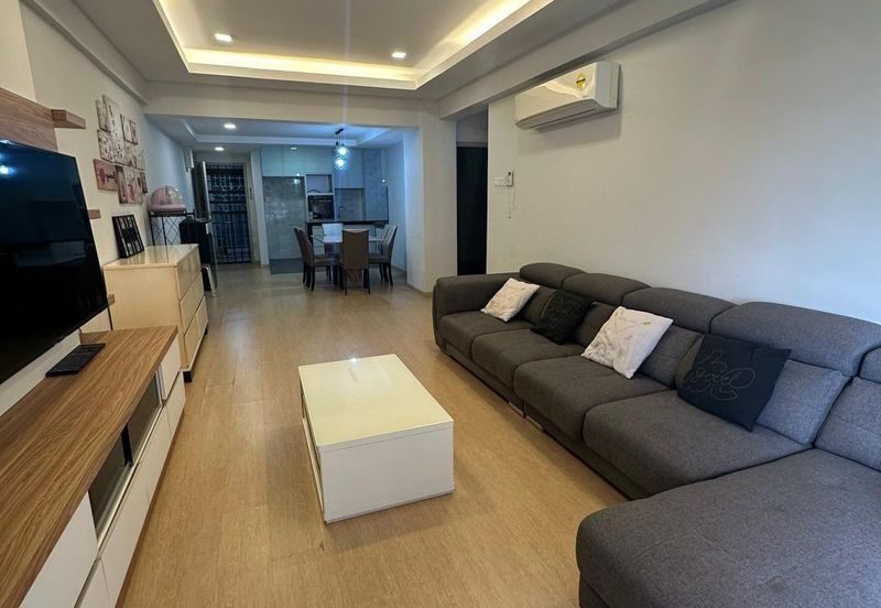 Straits Court Condominium Pasir Emas