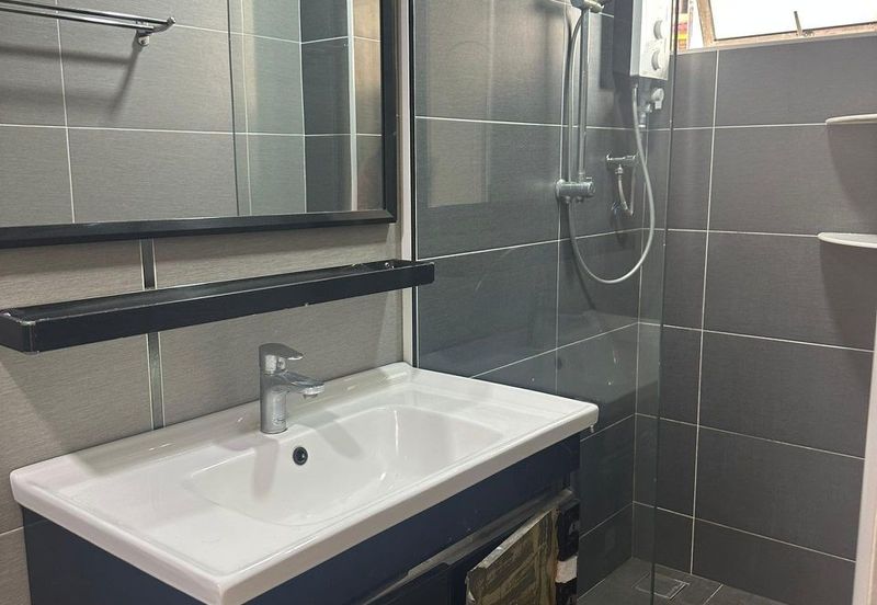 Straits Court Condominium Pasir Emas