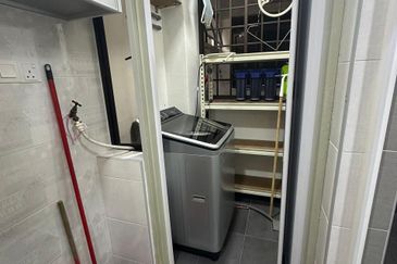 Straits Court Condominium Pasir Emas