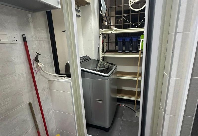 Straits Court Condominium Pasir Emas