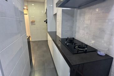 Straits Court Condominium Pasir Emas