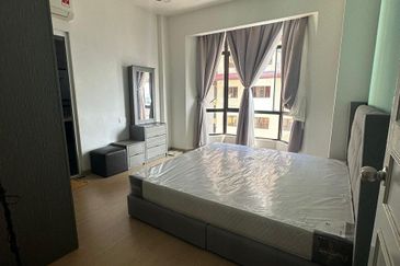 Straits Court Condominium Pasir Emas