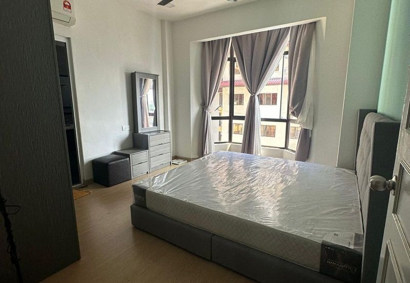 Straits Court Condominium Pasir Emas