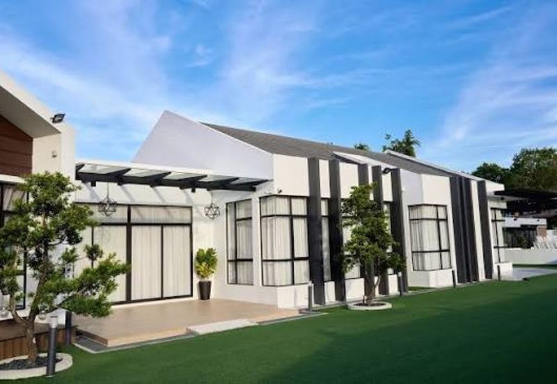 Ayer Keroh , Melaka - Bungalow Villa | FREEHOLD | Renovated | Fully Furnished | For Sale