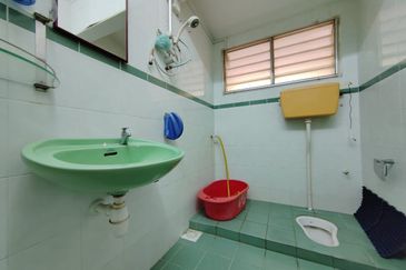 [Freehold] Double Storey Semi-D, Batu Berendam, Melaka