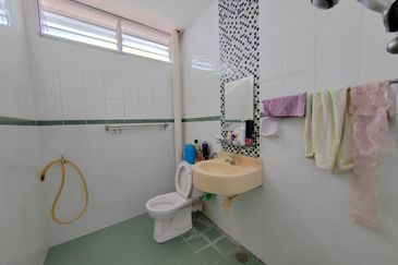 [Freehold] Double Storey Semi-D, Batu Berendam, Melaka