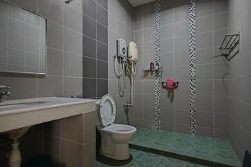 [Freehold] Double Storey Semi-D, Batu Berendam, Melaka