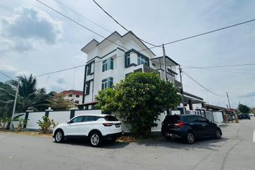 2.5 Storey Terrace House (Corner Lot), Ujong Pasir, Melaka Town Area