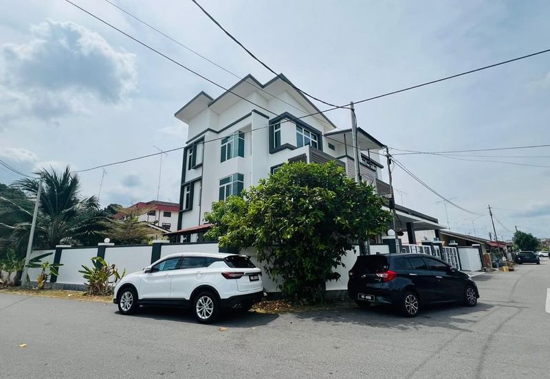 2.5 Storey Terrace House (Corner Lot), Ujong Pasir, Melaka Town Area