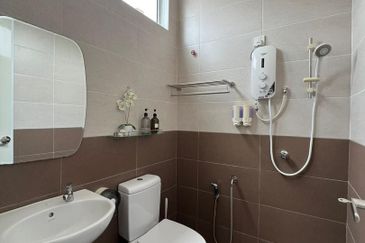 2.5 Storey Terrace House (Corner Lot), Ujong Pasir, Melaka Town Area