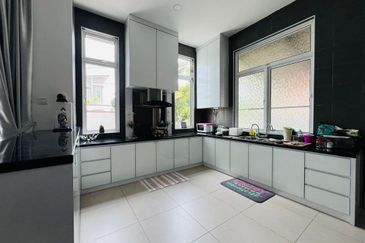 2.5 Storey Terrace House (Corner Lot), Ujong Pasir, Melaka Town Area