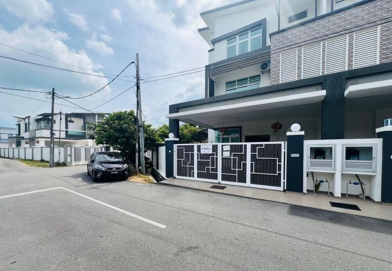 2.5 Storey Terrace House (Corner Lot), Ujong Pasir, Melaka Town Area