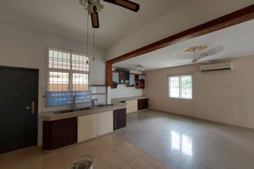 FREEHOLD Double Storey Terrace House (Corner Lot) , Taman Merbok , Bukit Katil , Ayer Keroh Melaka