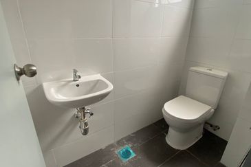 [MALAY RESERVED] 2 Storey Semi Detached Taman Puncak D'Villa Sungai Buloh