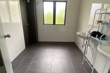 [MALAY RESERVED] 2 Storey Semi Detached Taman Puncak D'Villa Sungai Buloh